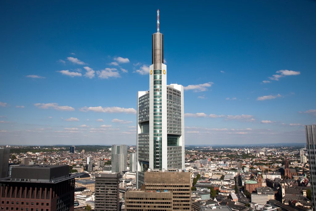Commerzbank Tower, Frankfurt — süper çerçeve (super frame) taşıyıcı sistem örneği